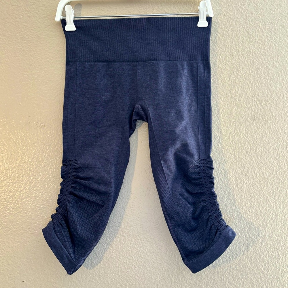 Lululemon Athletic Women’s In The Flow Cropped Leggings Cinched Blue Size 6